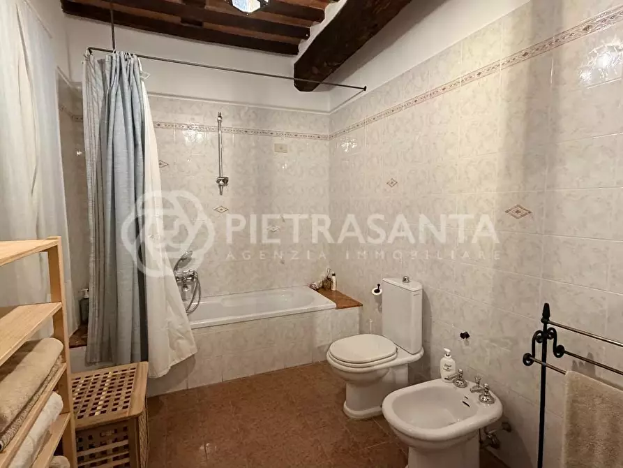 Immagine 18 di Villa in affitto  a Pietrasanta
