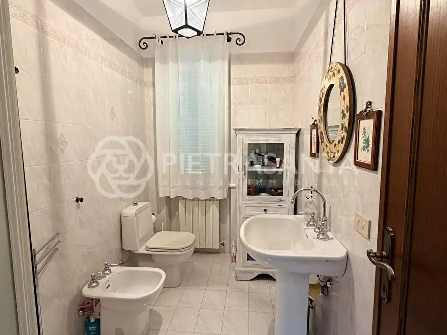 Immagine 35 di Villa in affitto  a Pietrasanta