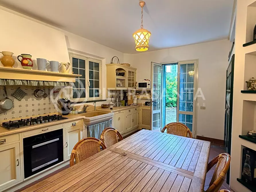 Immagine 15 di Villa in affitto  a Pietrasanta