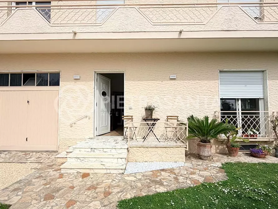 Immagine 40 di Villa in affitto  a Pietrasanta