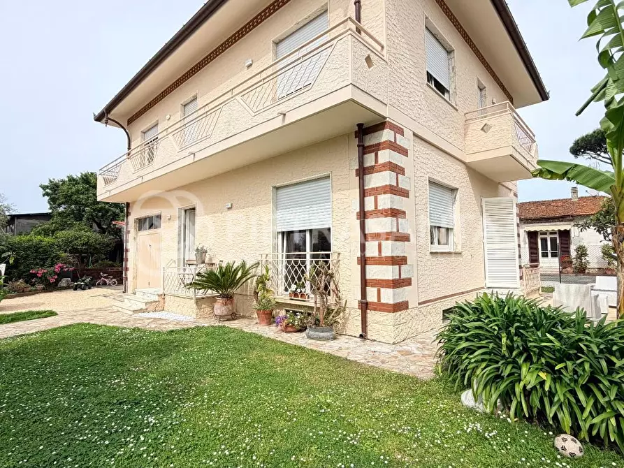 Immagine 44 di Villa in affitto  a Pietrasanta
