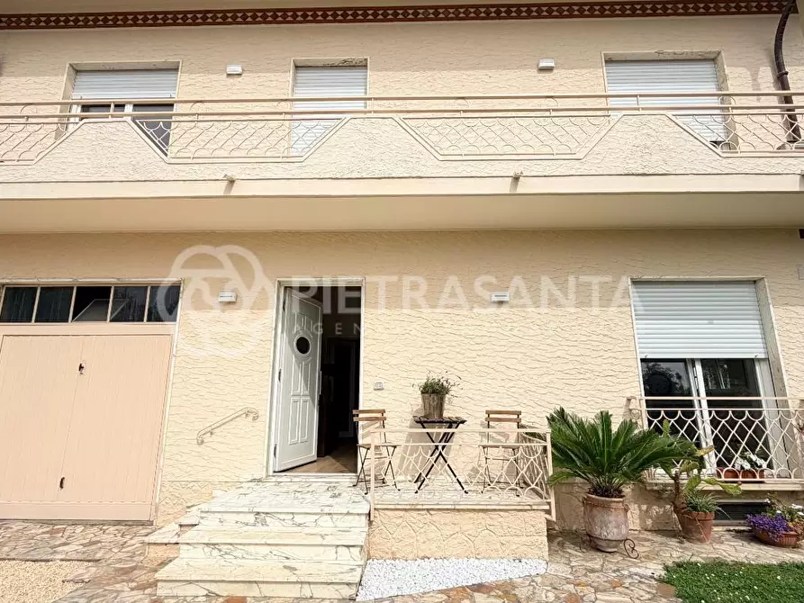 Immagine 41 di Villa in affitto  a Pietrasanta