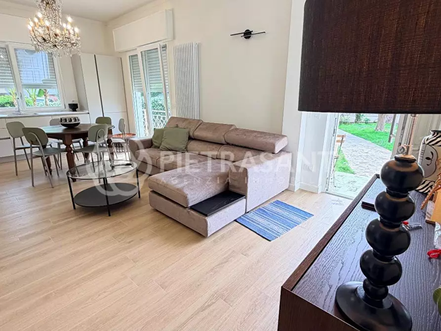 Immagine 35 di Villa in affitto  a Pietrasanta