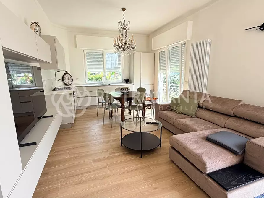 Immagine 30 di Villa in affitto  a Pietrasanta