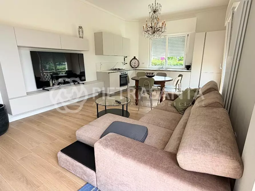 Immagine 32 di Villa in affitto  a Pietrasanta
