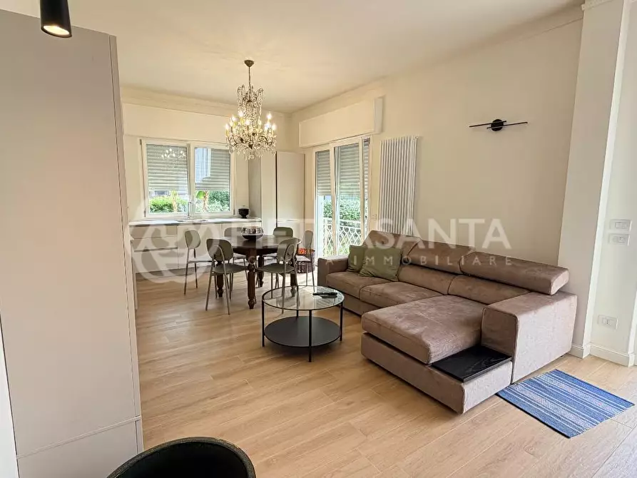 Immagine 34 di Villa in affitto  a Pietrasanta