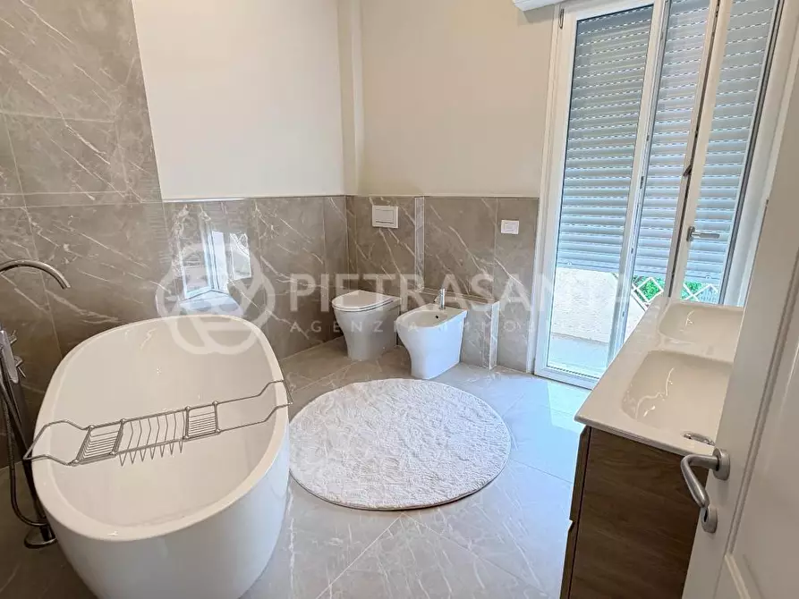 Immagine 16 di Villa in affitto  a Pietrasanta