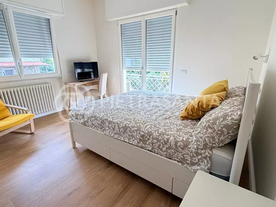 Immagine 22 di Villa in affitto  a Pietrasanta