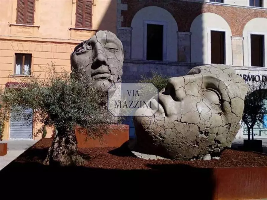 Immagine 15 di Laboratorio in vendita  a Pietrasanta