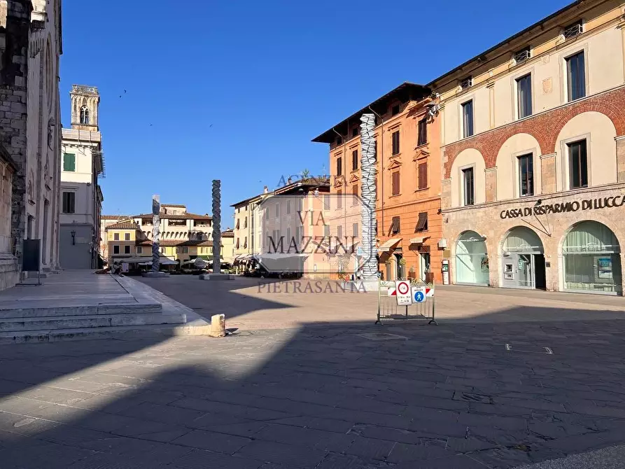 Immagine 8 di Laboratorio in vendita  a Pietrasanta