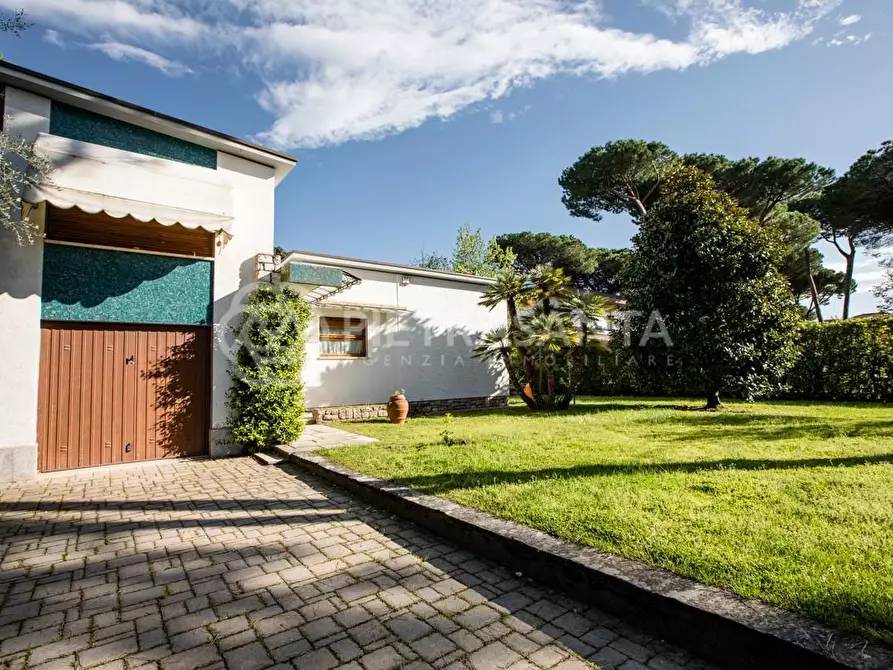 Immagine 3 di Villa in affitto  a Forte Dei Marmi