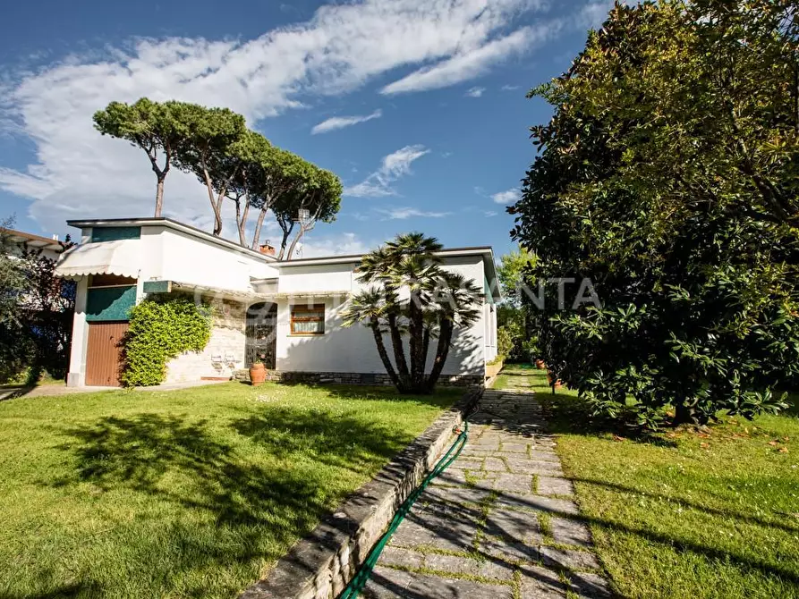 Immagine 1 di Villa in affitto  a Forte Dei Marmi
