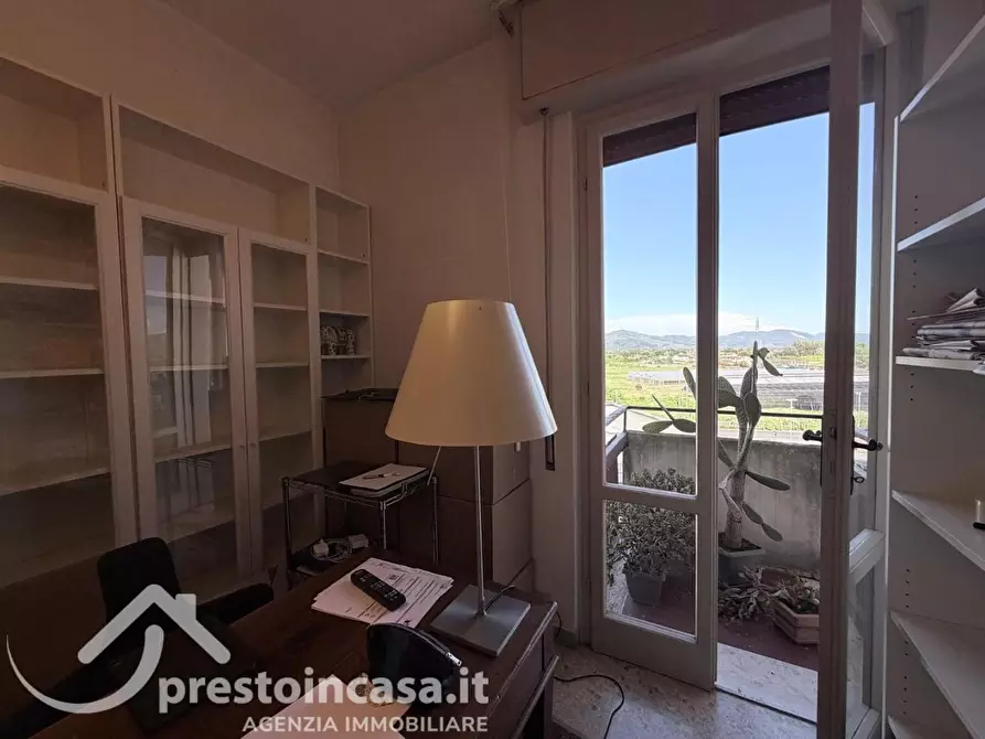 Immagine 14 di Appartamento in vendita  a Viareggio
