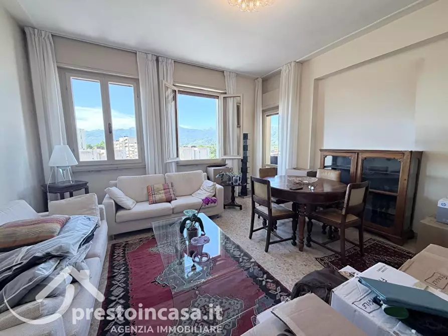 Immagine 1 di Appartamento in vendita  a Viareggio