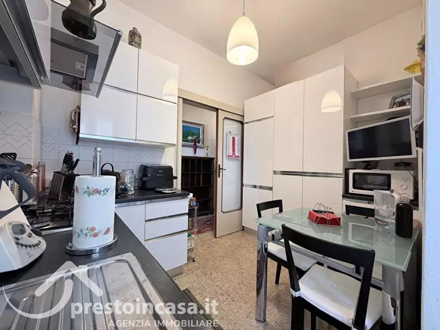 Immagine 3 di Appartamento in vendita  a Viareggio