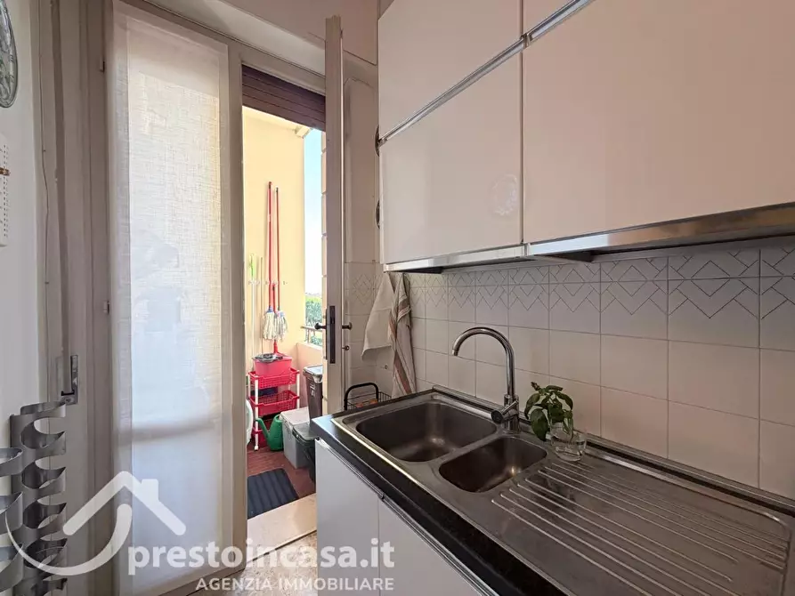 Immagine 6 di Appartamento in vendita  a Viareggio