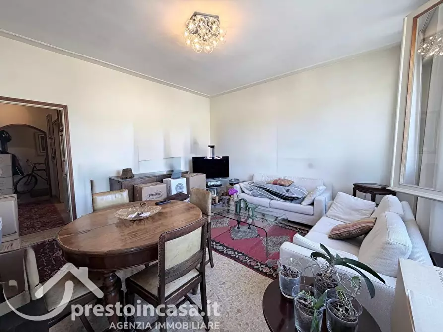 Immagine 2 di Appartamento in vendita  a Viareggio