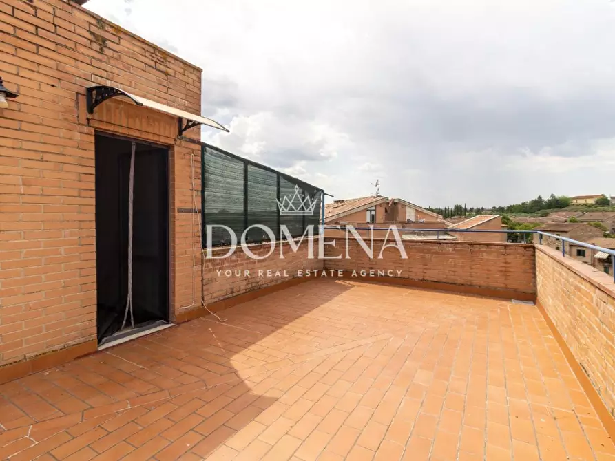 Immagine 2 di Appartamento in vendita  a Siena