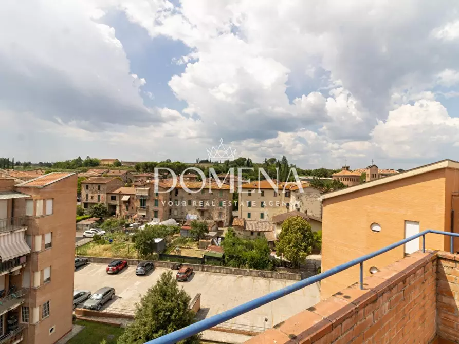 Immagine 12 di Appartamento in vendita  a Siena