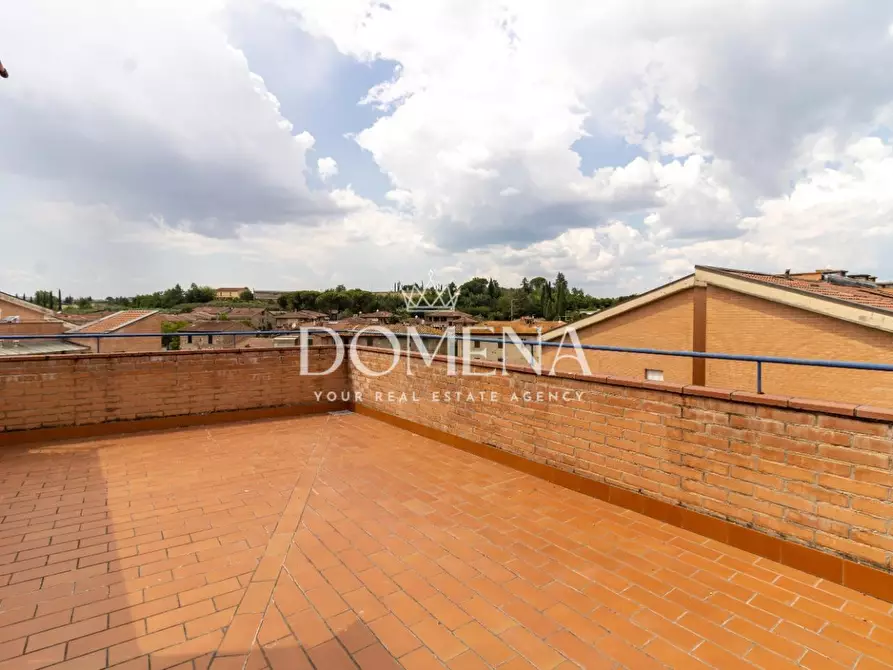 Immagine 11 di Appartamento in vendita  a Siena