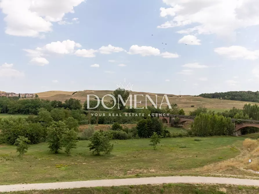Immagine 28 di Appartamento in vendita  a Siena