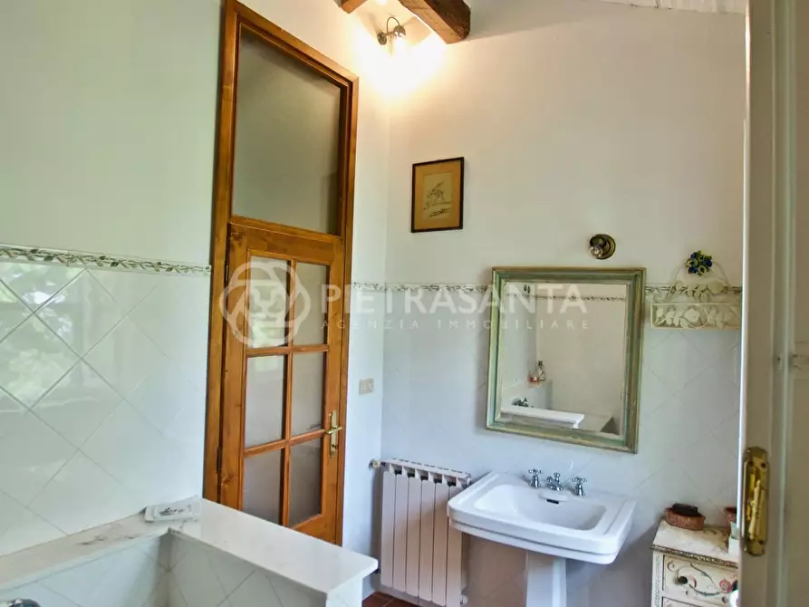 Immagine 15 di Rustico / casale in affitto  a Pietrasanta