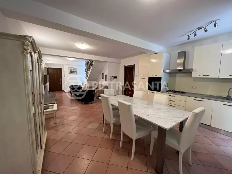 Immagine 5 di Appartamento in affitto  a Pietrasanta