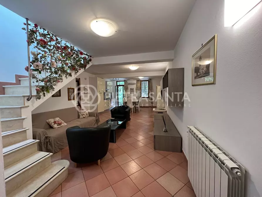 Immagine 1 di Appartamento in affitto  a Pietrasanta