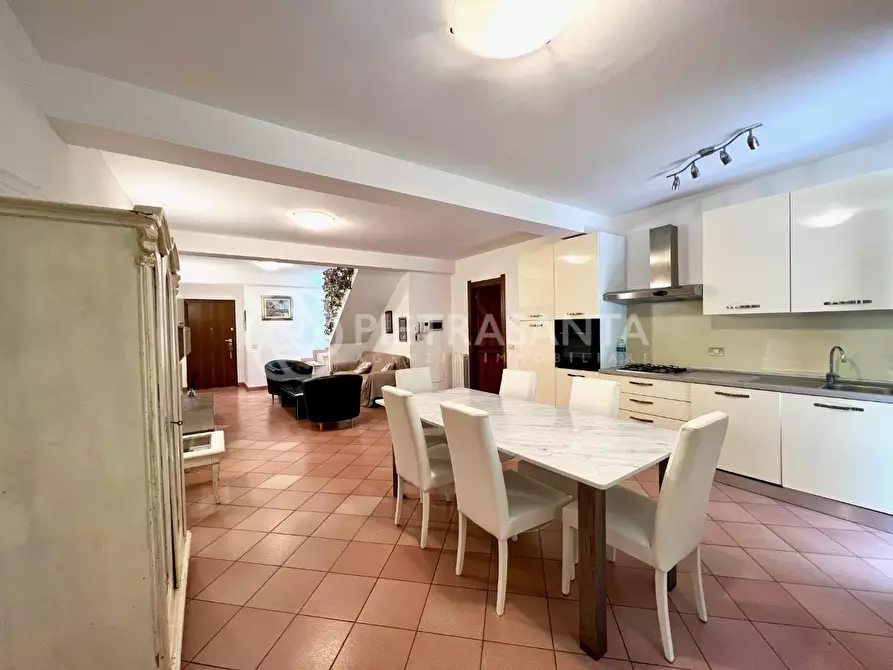 Immagine 7 di Appartamento in affitto  a Pietrasanta