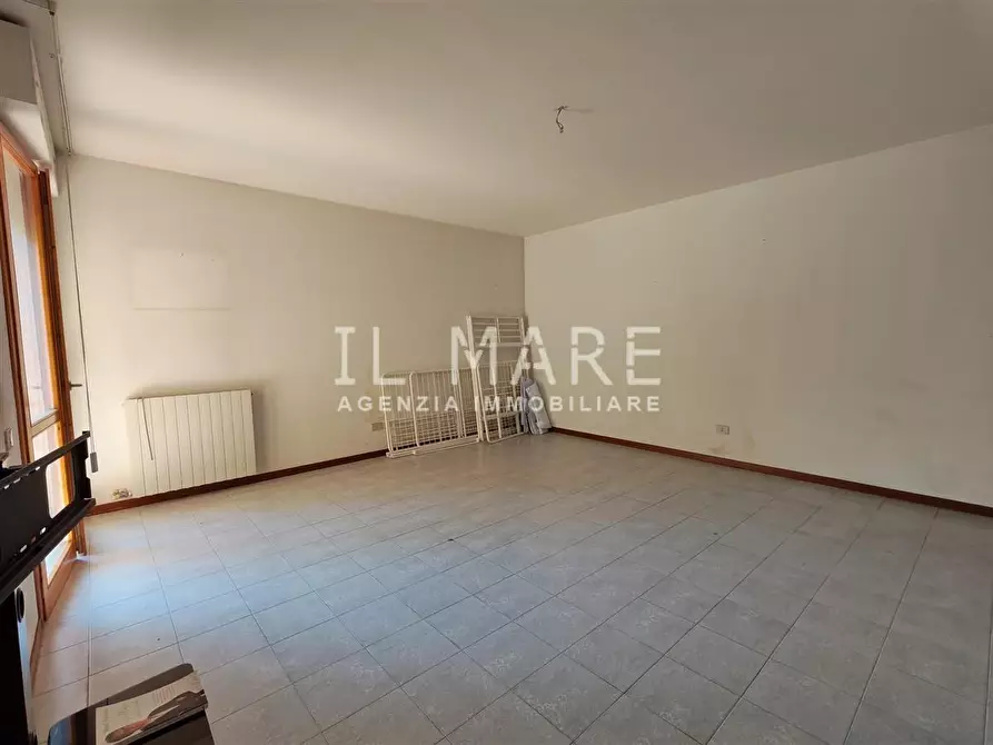 Immagine 3 di Appartamento in vendita  a Massa