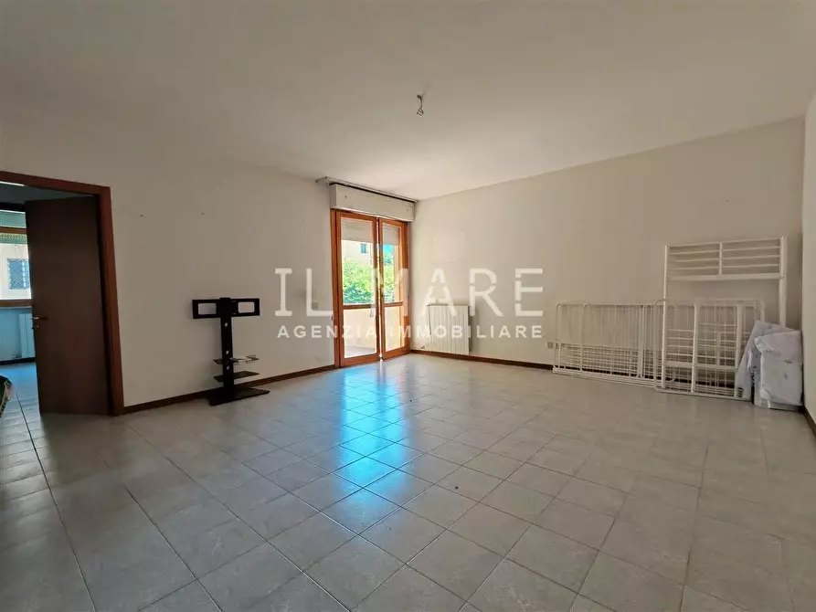Immagine 1 di Appartamento in vendita  a Massa