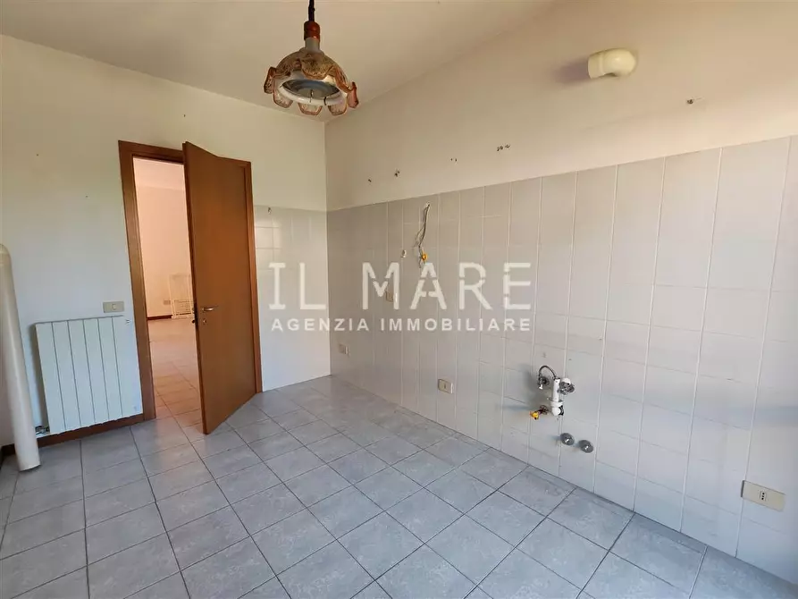 Immagine 6 di Appartamento in vendita  a Massa