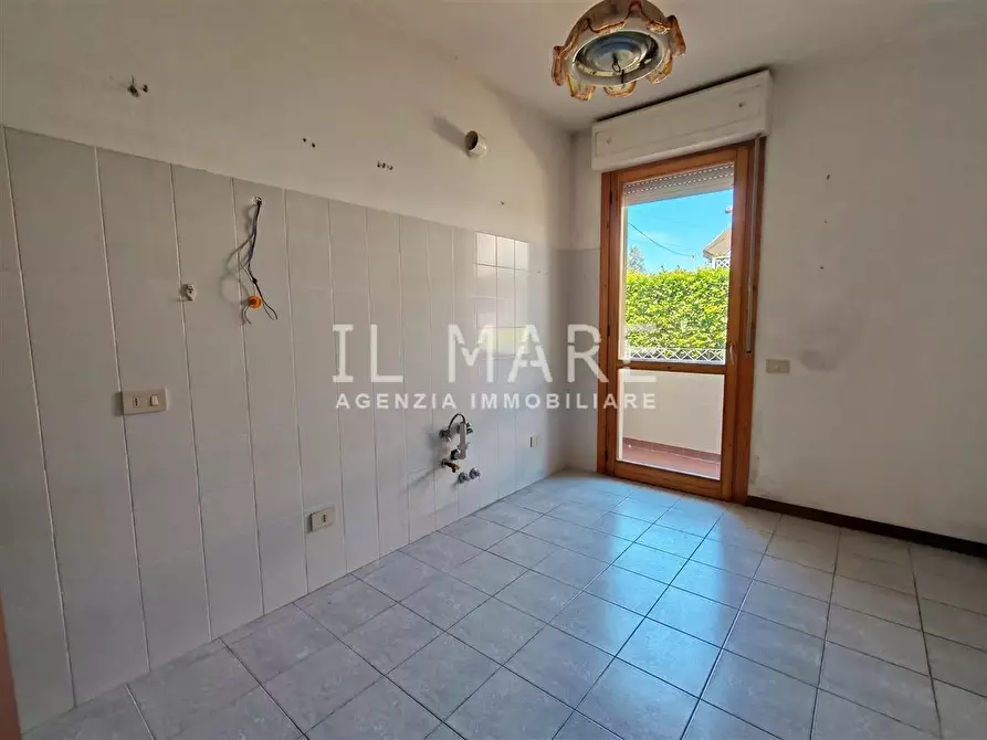 Immagine 5 di Appartamento in vendita  a Massa