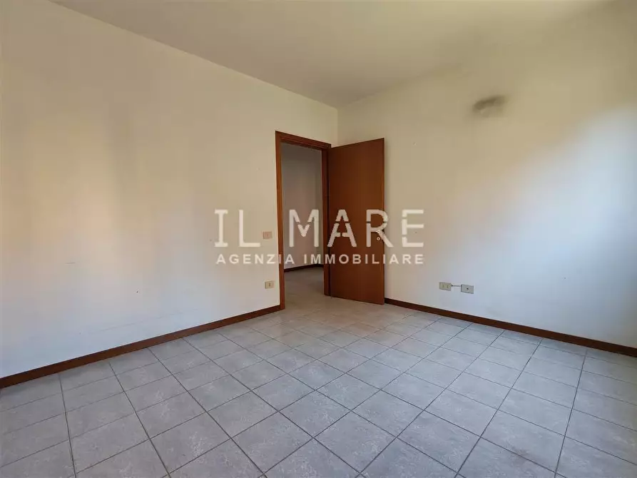 Immagine 11 di Appartamento in vendita  a Massa