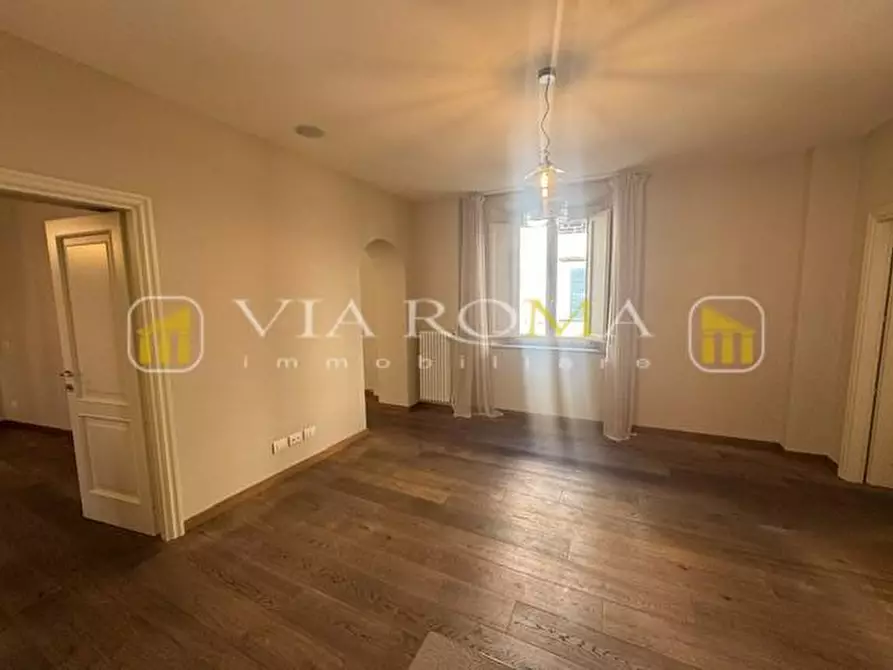 Immagine 10 di Appartamento in vendita  a Lucca