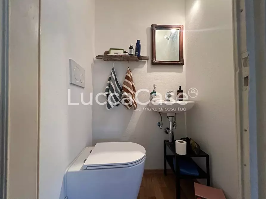 Immagine 38 di Casa bifamiliare in vendita  a Lucca