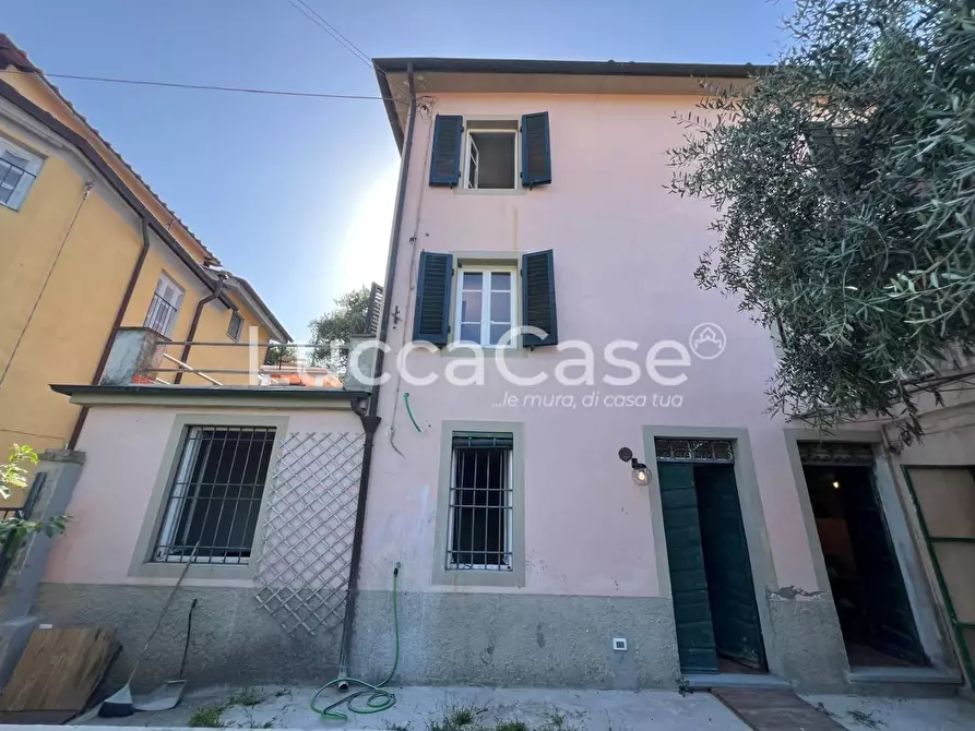 Immagine 53 di Casa bifamiliare in vendita  a Lucca