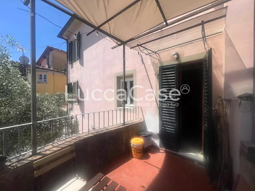 Immagine 3 di Casa bifamiliare in vendita  a Lucca