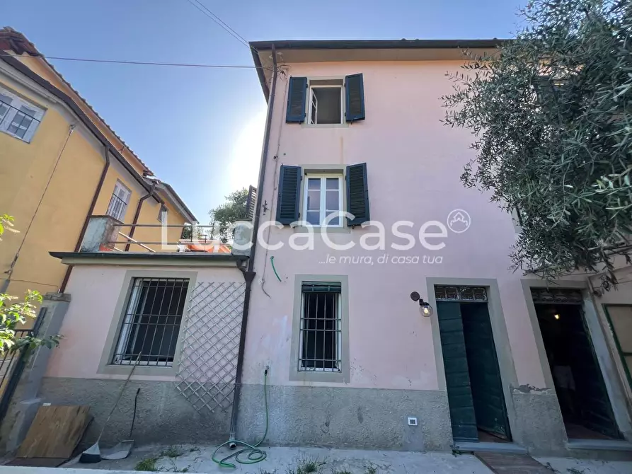 Immagine 52 di Casa bifamiliare in vendita  a Lucca