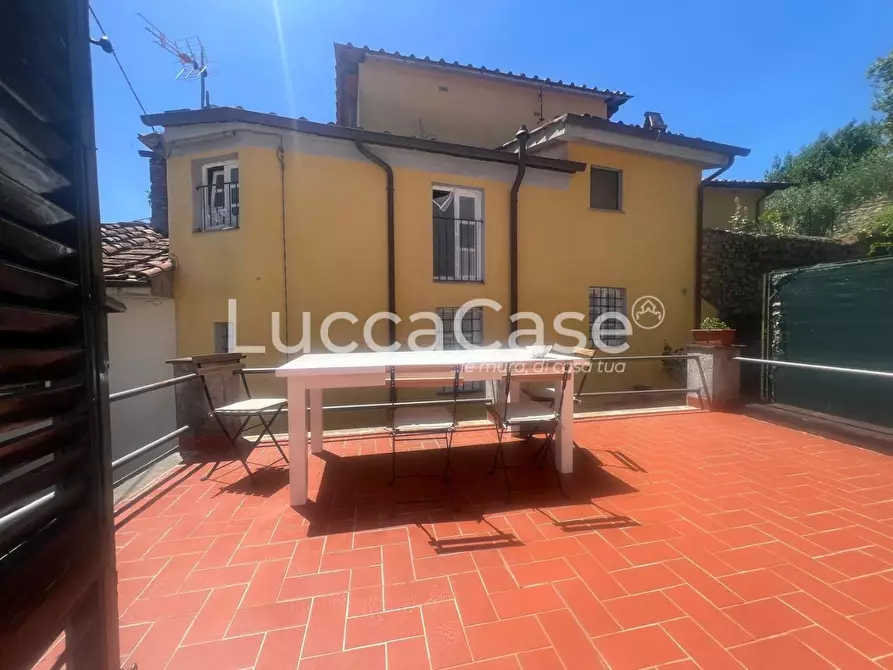 Immagine 4 di Casa bifamiliare in vendita  a Lucca