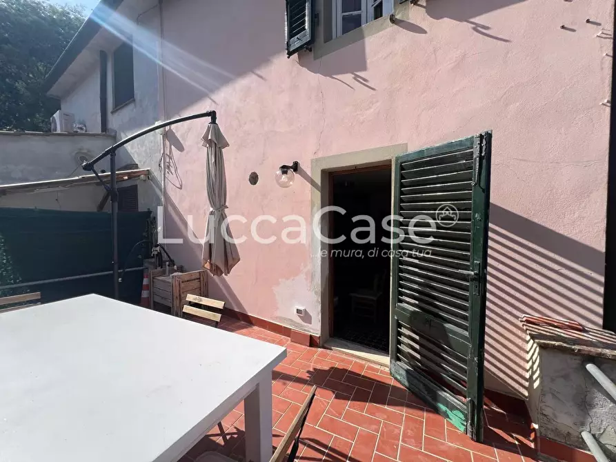Immagine 8 di Casa bifamiliare in vendita  a Lucca