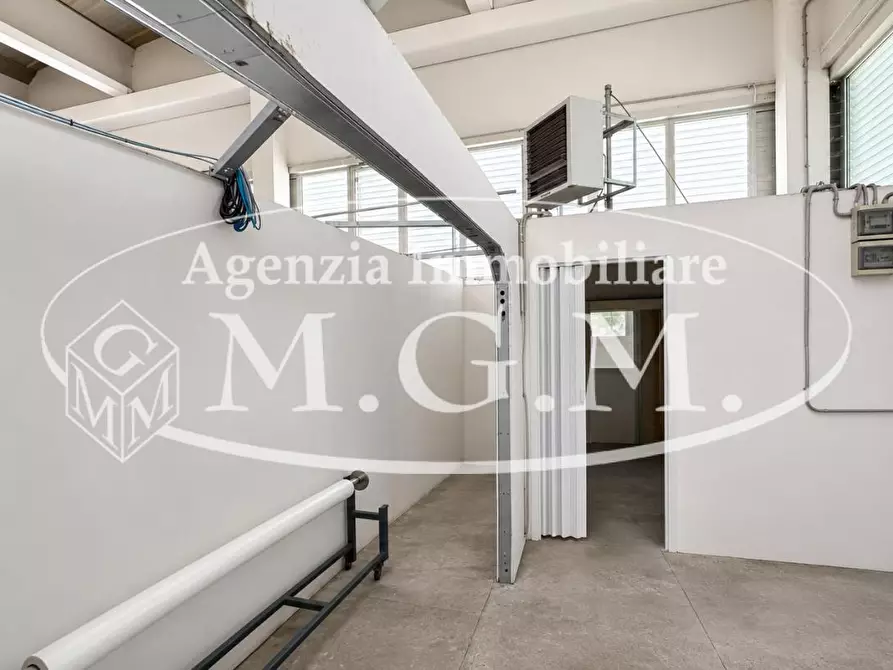 Immagine 7 di Capannone industriale in affitto  a Calcinaia