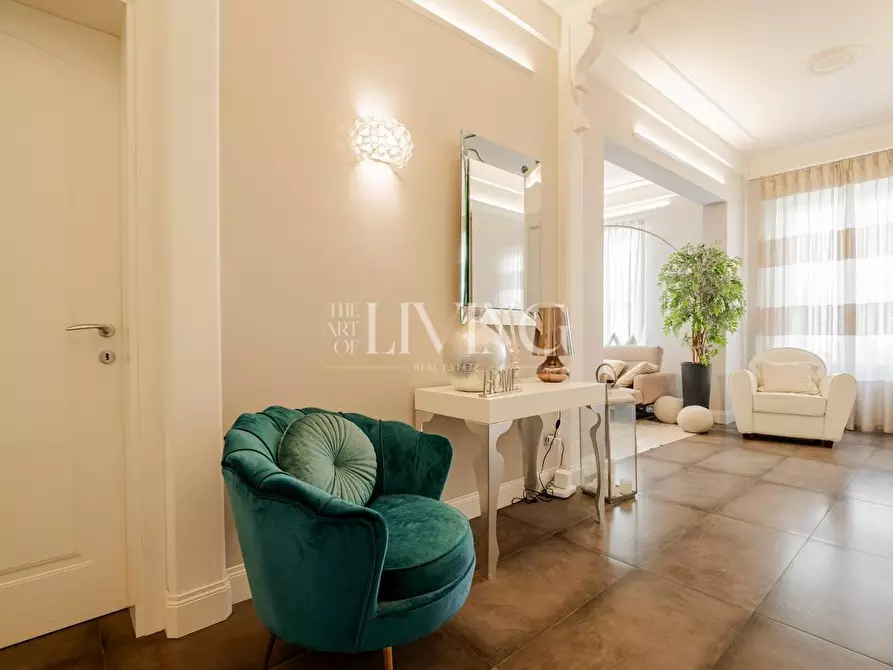 Immagine 8 di Appartamento in vendita  a Lucca