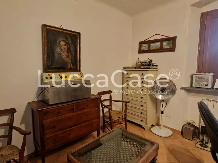 Immagine 16 di Appartamento in vendita  a Lucca
