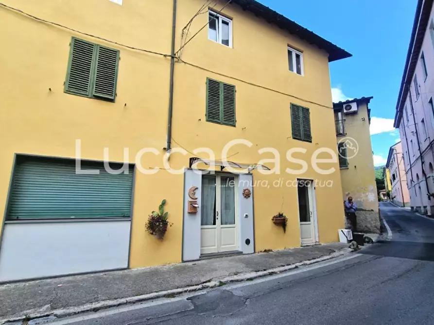 Immagine 19 di Appartamento in vendita  a Lucca