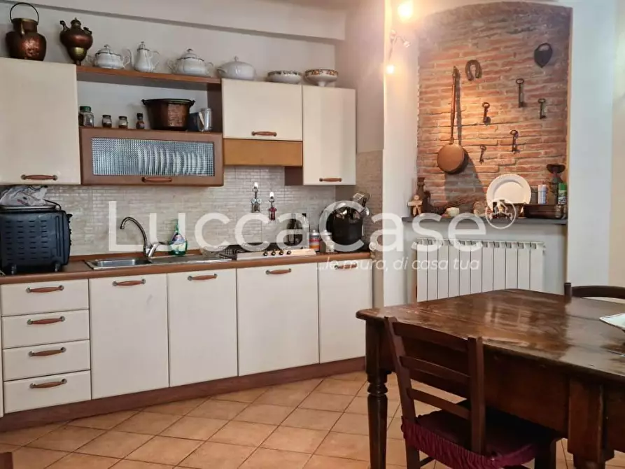 Immagine 3 di Appartamento in vendita  a Lucca