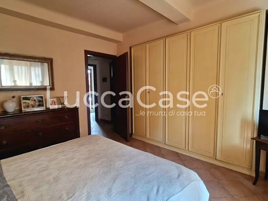 Immagine 13 di Appartamento in vendita  a Lucca