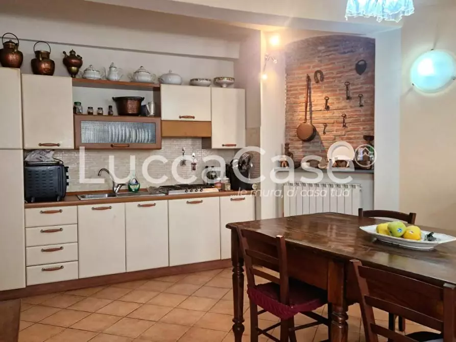 Immagine 6 di Appartamento in vendita  a Lucca