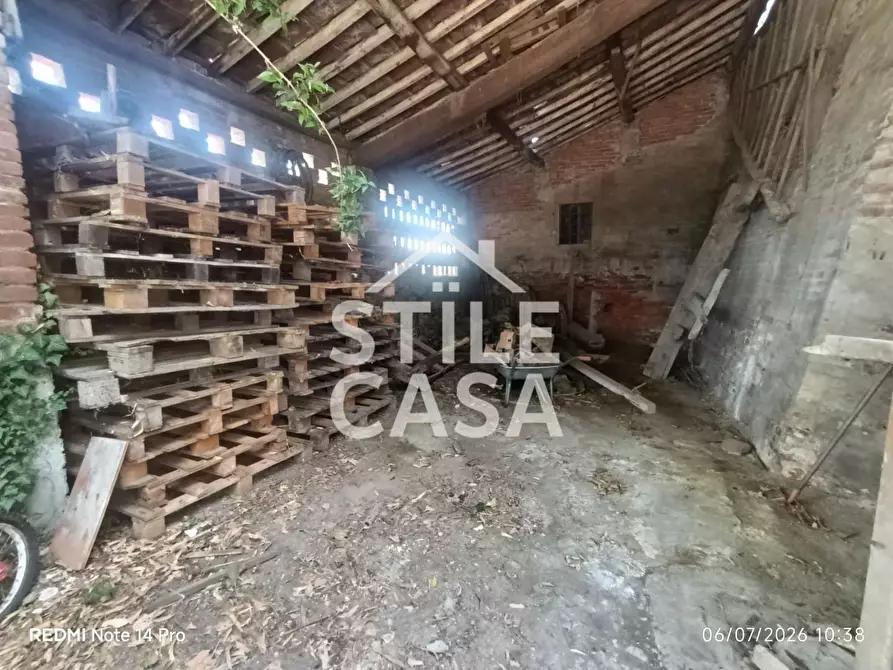 Immagine 24 di Casa colonica in vendita  a Chiesina Uzzanese