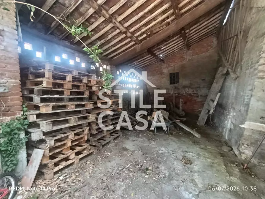 Immagine 23 di Casa colonica in vendita  a Chiesina Uzzanese